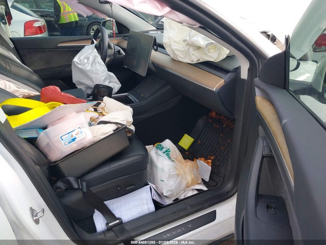 2023 TESLA MODEL Y 7SAYGDEE6PA033834 Photo 4