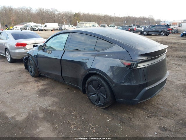 2026 TESLA MODEL Y 7SAYGDEEXTA582530 Photo 2