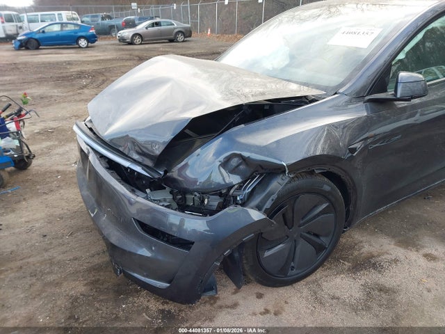 2026 TESLA MODEL Y 7SAYGDEEXTA582530 Photo 5