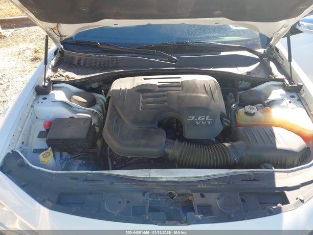 44081445 :رقم المزاد ، 2C3CCAEG8KH698120 vin ، 2019 Chrysler 300 Limited مزاد بيع