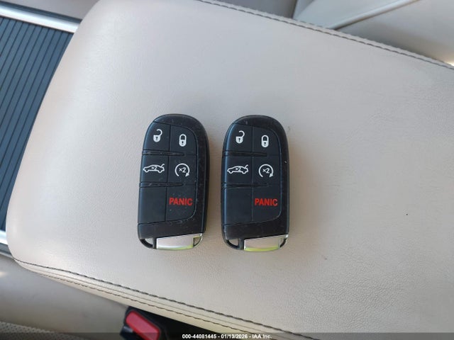 44081445 :رقم المزاد ، 2C3CCAEG8KH698120 vin ، 2019 Chrysler 300 Limited مزاد بيع