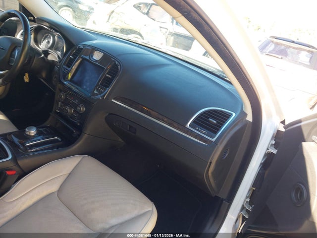 44081445 :رقم المزاد ، 2C3CCAEG8KH698120 vin ، 2019 Chrysler 300 Limited مزاد بيع