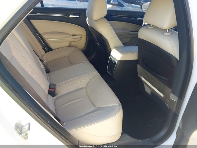 44081445 :رقم المزاد ، 2C3CCAEG8KH698120 vin ، 2019 Chrysler 300 Limited مزاد بيع