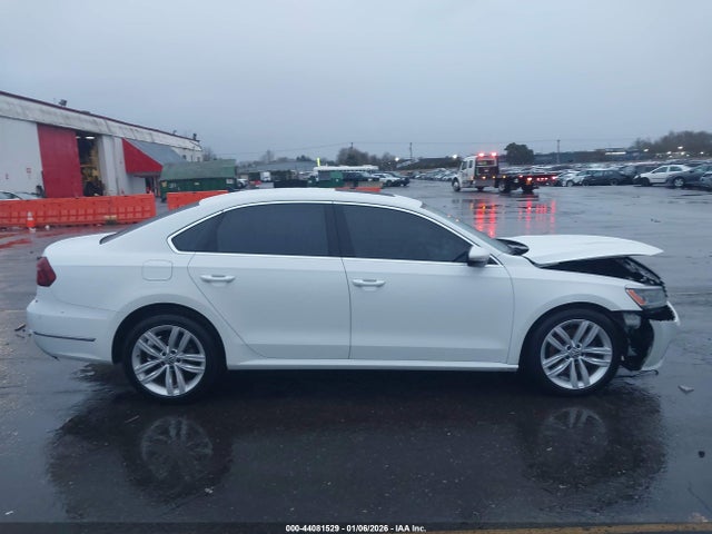 1VWBA7A32JC015393 Volkswagen Passat 2.0t Se