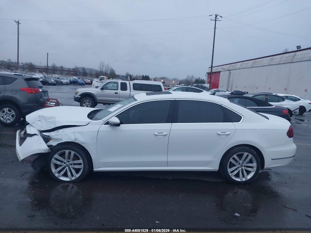 1VWBA7A32JC015393 Volkswagen Passat 2.0t Se