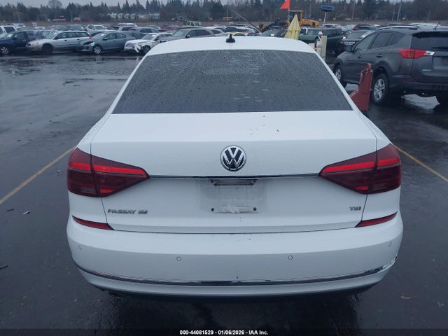1VWBA7A32JC015393 Volkswagen Passat 2.0t Se