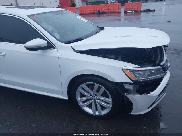 1VWBA7A32JC015393 Volkswagen Passat 2.0t Se