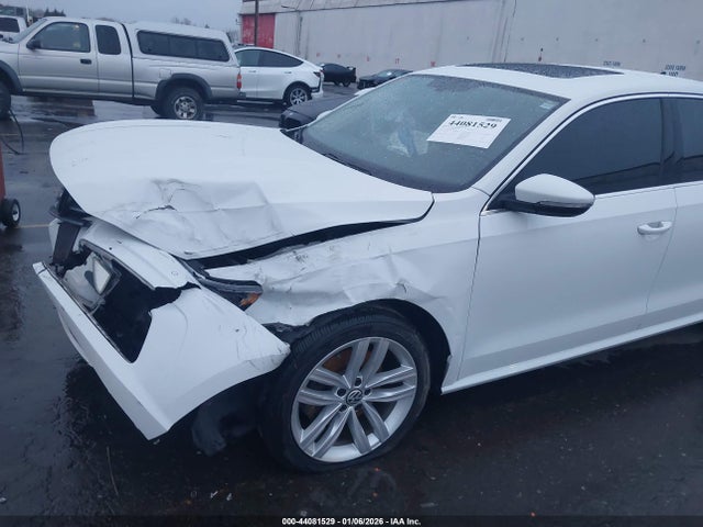 1VWBA7A32JC015393 Volkswagen Passat 2.0t Se