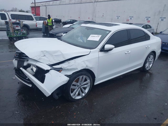 1VWBA7A32JC015393 Volkswagen Passat 2.0t Se