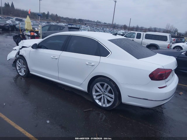 1VWBA7A32JC015393 Volkswagen Passat 2.0t Se