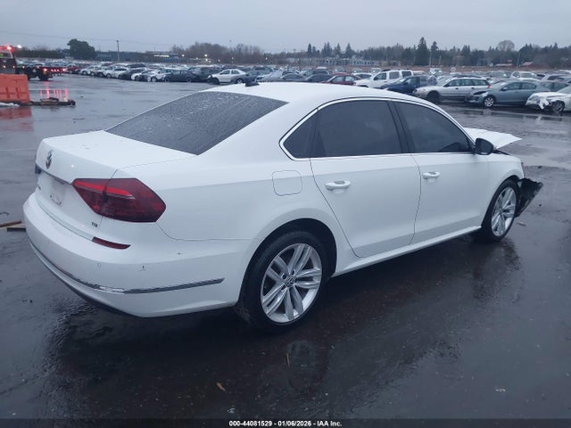 1VWBA7A32JC015393 Volkswagen Passat 2.0t Se