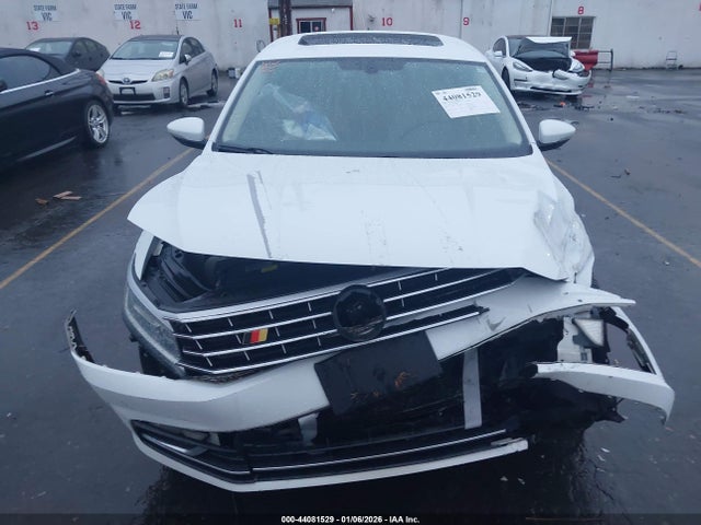 1VWBA7A32JC015393 Volkswagen Passat 2.0t Se