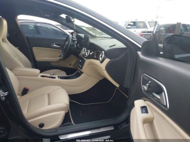 2019 MERCEDES-BENZ CLA 250 WDDSJ4EB1KN768136 Photo 4