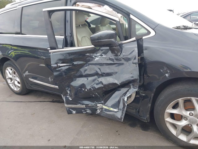 44081750 :رقم المزاد ، 2C4RC1BGXLR121305 vin ، 2020 Chrysler Pacifica Touring L مزاد بيع
