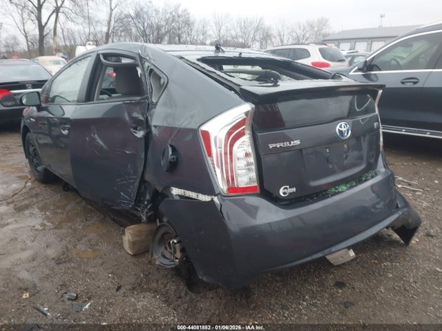 2014 TOYOTA PRIUS JTDKN3DU5E1812050 Photo 2