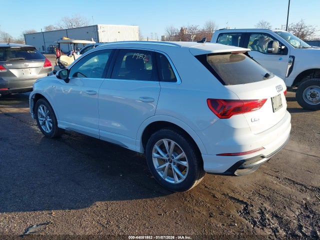 2022 AUDI Q3 WA1EECF38N1138603 Photo 2