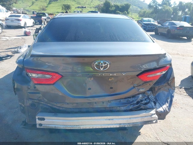 4T1B11HK6JU633450 Toyota CAMRY SE