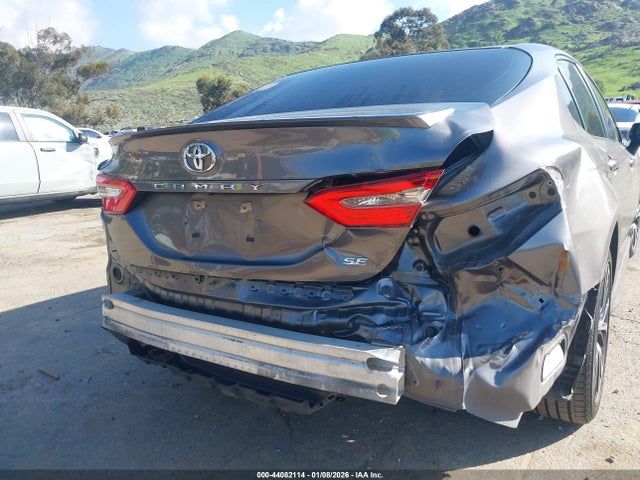 4T1B11HK6JU633450 Toyota CAMRY SE