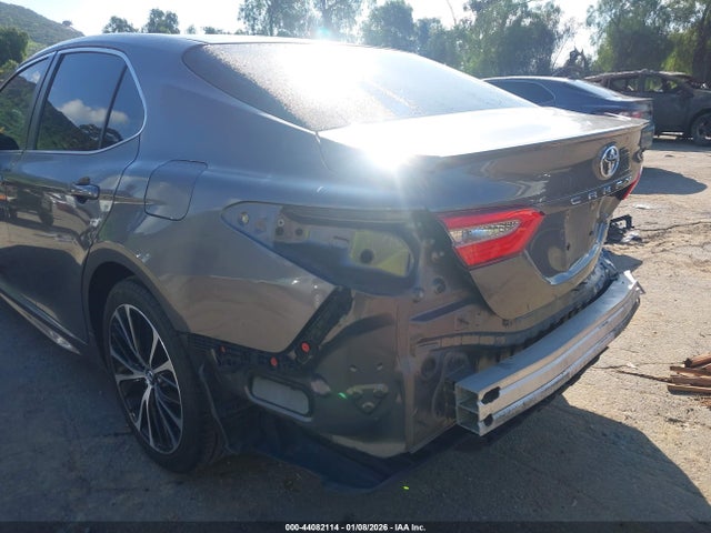 4T1B11HK6JU633450 Toyota CAMRY SE