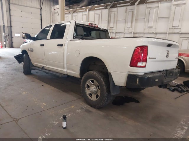 2016 RAM 2500 3C6UR5CL9GG224388 Photo 2