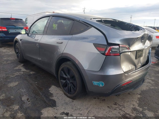 2025 TESLA MODEL Y 7SAYGAEE0SF279045 Photo 2