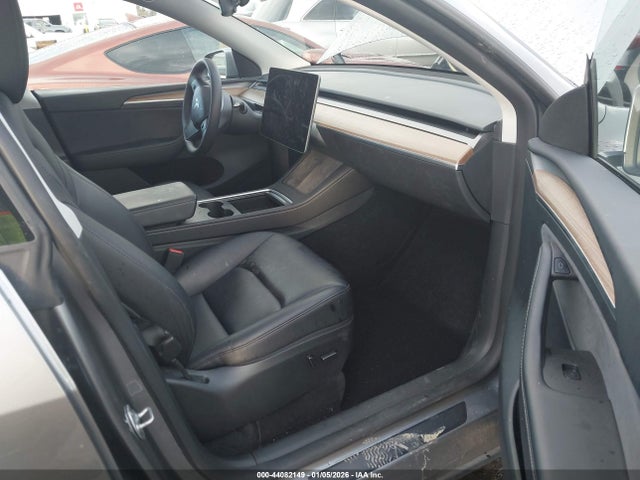 2025 TESLA MODEL Y 7SAYGAEE0SF279045 Photo 4
