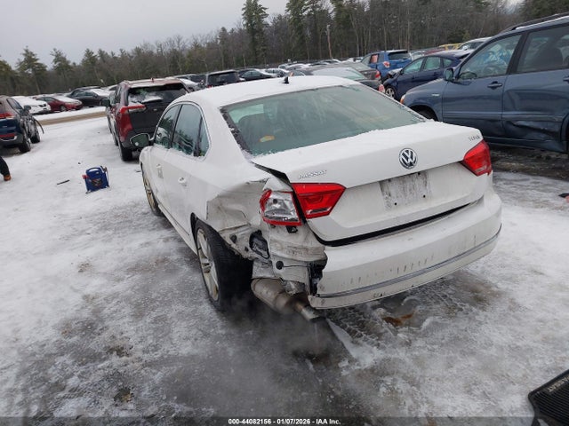 2015 VOLKSWAGEN PASSAT 1VWBT7A34FC070851 Photo 2