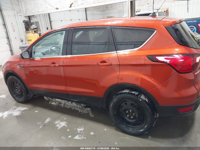 1FMCU9GD3KUC35370 Ford ESCAPE SE