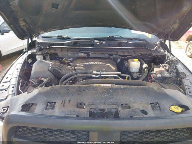 44082430 :رقم المزاد ، 3C6UR5CJ6JG189203 vin ، 2018 Ram 2500 مزاد بيع