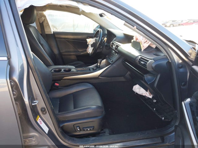 2016 LEXUS IS 200T JTHBA1D23G5013263 Photo 4