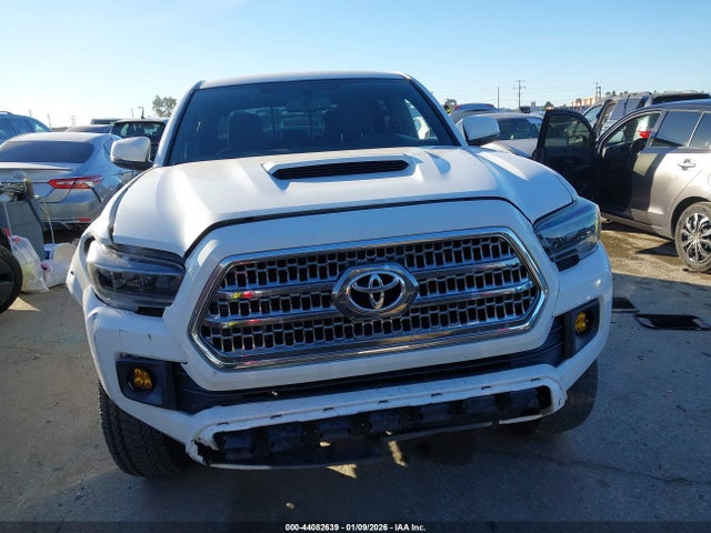 Продаж на аукціоні авто 2017 Toyota Tacoma Trd Sport, vin: 3TMAZ5CN6HM049131, номер лоту: 44082639