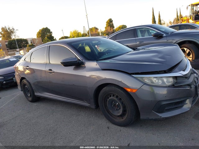 44082660 :رقم المزاد ، 2HGFC2F58HH551429 vin ، 2017 Honda Civic Lx مزاد بيع