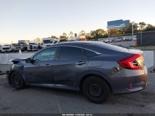 44082660 :رقم المزاد ، 2HGFC2F58HH551429 vin ، 2017 Honda Civic Lx مزاد بيع