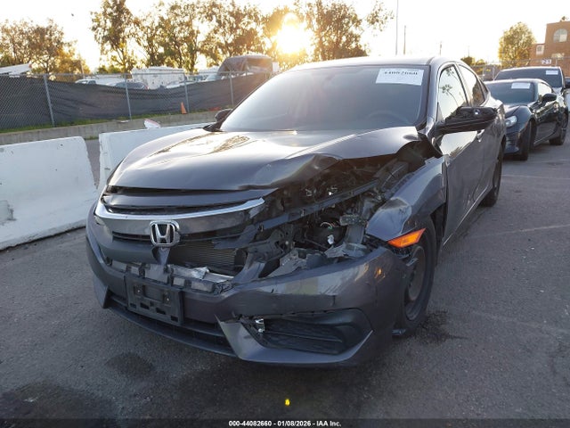 44082660 :رقم المزاد ، 2HGFC2F58HH551429 vin ، 2017 Honda Civic Lx مزاد بيع