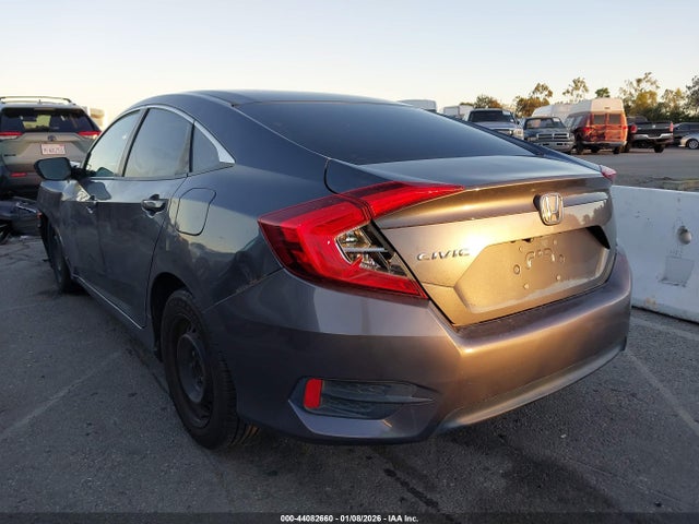 44082660 :رقم المزاد ، 2HGFC2F58HH551429 vin ، 2017 Honda Civic Lx مزاد بيع