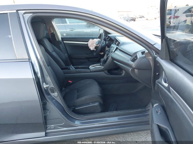 44082660 :رقم المزاد ، 2HGFC2F58HH551429 vin ، 2017 Honda Civic Lx مزاد بيع