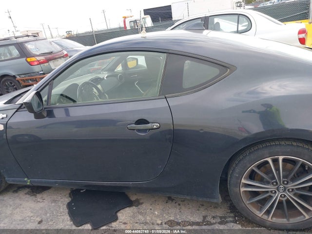 JF1ZNAA1XG8708585 Scion FR-S