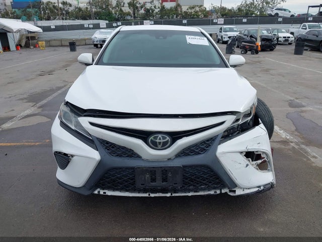 4T1B11HK2JU625667 Toyota CAMRY SE