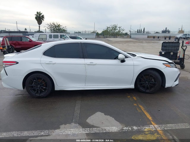 4T1B11HK2JU625667 Toyota CAMRY SE