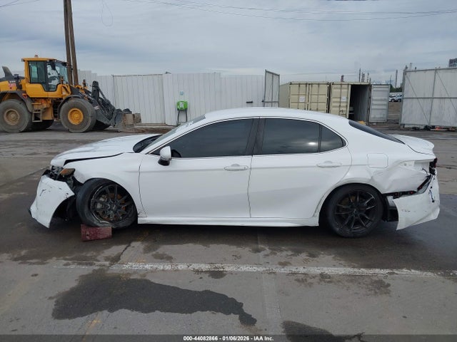 4T1B11HK2JU625667 Toyota CAMRY SE
