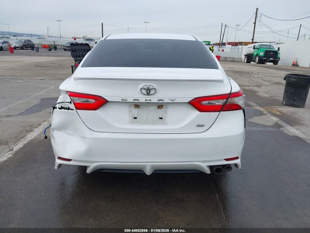 4T1B11HK2JU625667 Toyota CAMRY SE