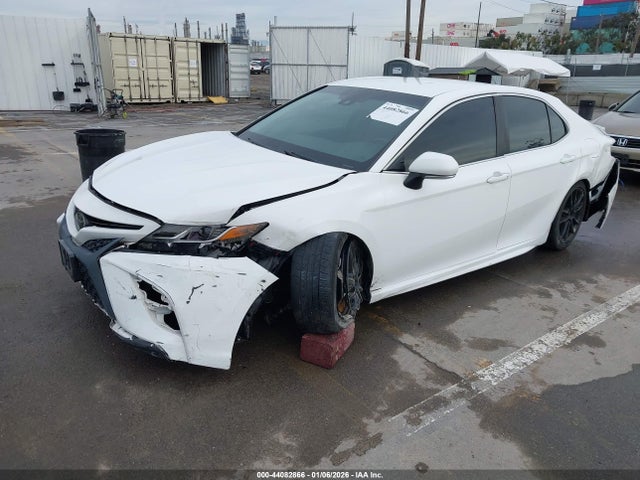 4T1B11HK2JU625667 Toyota CAMRY SE