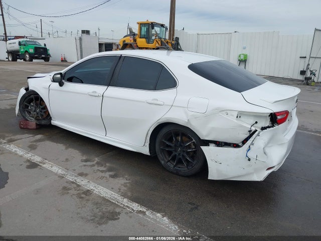 4T1B11HK2JU625667 Toyota CAMRY SE