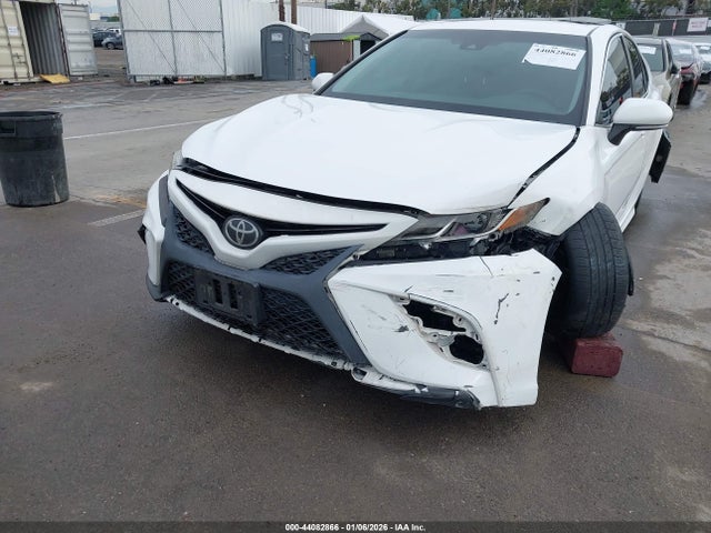 4T1B11HK2JU625667 Toyota CAMRY SE