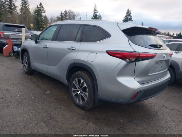 2022 TOYOTA HIGHLANDER 5TDGZRBH9NS563175 Photo 2