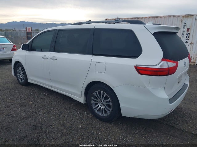 2018 TOYOTA SIENNA 5TDYZ3DC3JS964850 Photo 2