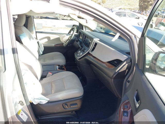 5TDYZ3DC2HS809894 Toyota Sienna Limited Premium 7 Passenger