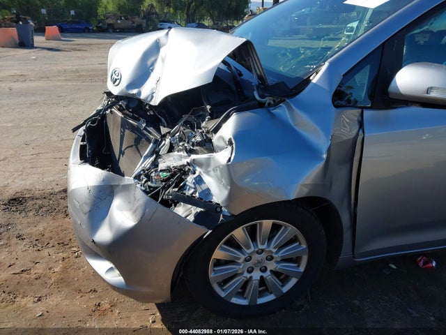5TDYZ3DC2HS809894 Toyota Sienna Limited Premium 7 Passenger