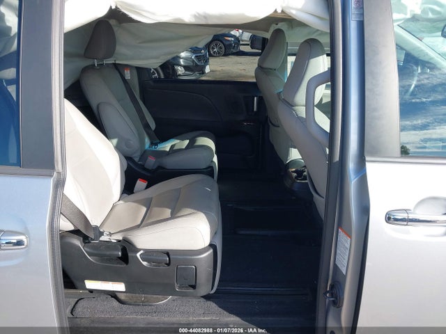 5TDYZ3DC2HS809894 Toyota Sienna Limited Premium 7 Passenger