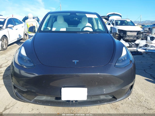 Продаж на аукціоні авто 2024 Tesla Model Y Long Range Dual Motor All-wheel Drive, vin: 7SAYGDEE4RF079376, номер лоту: 44082999